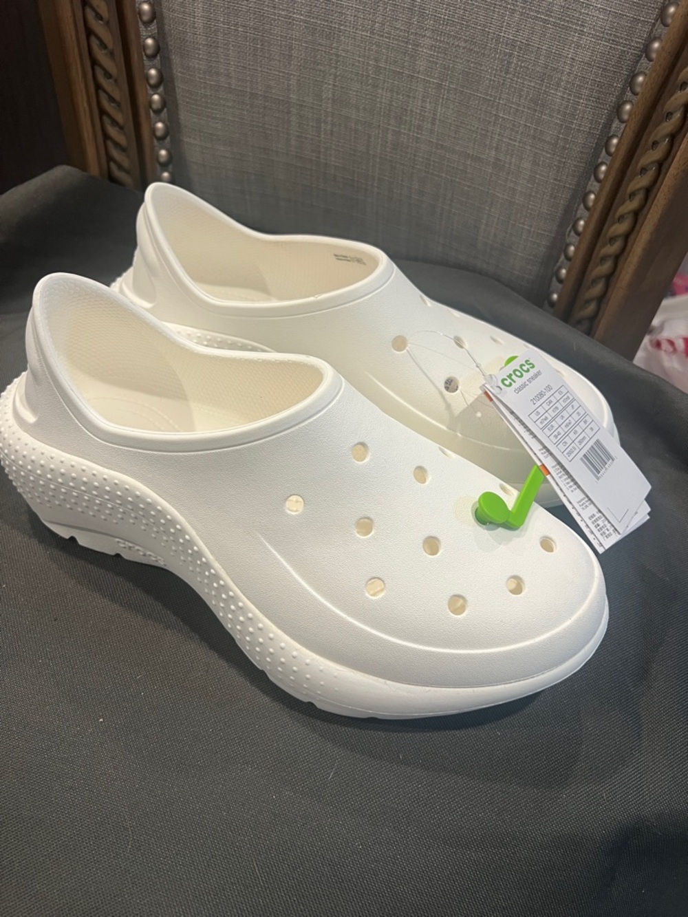 CROCS White Classic Clog Slip-On men and size 7, women's size 9